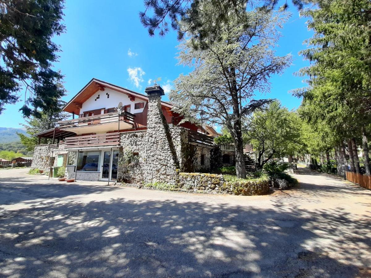 Hotel Orso Bianco Пескасероли Екстериор снимка