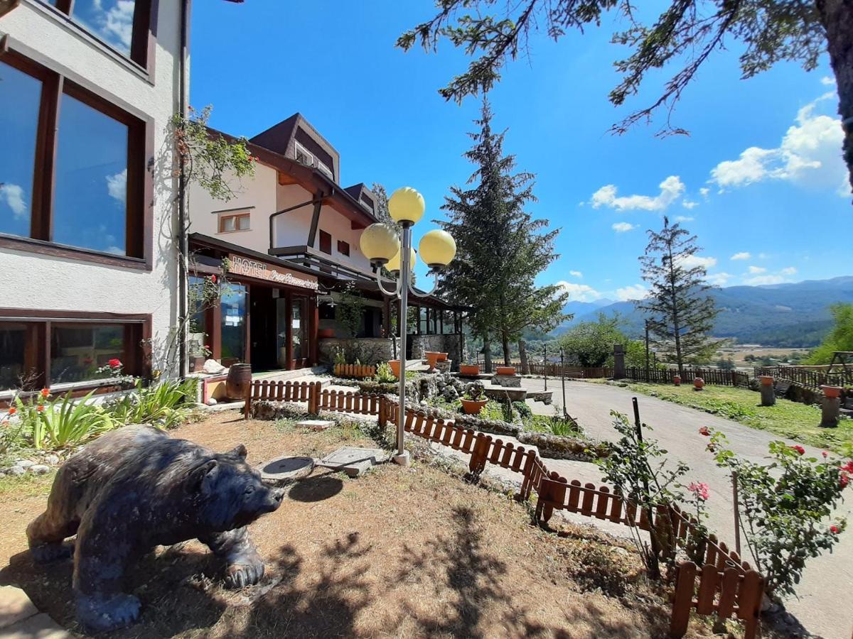 Hotel Orso Bianco Пескасероли Екстериор снимка