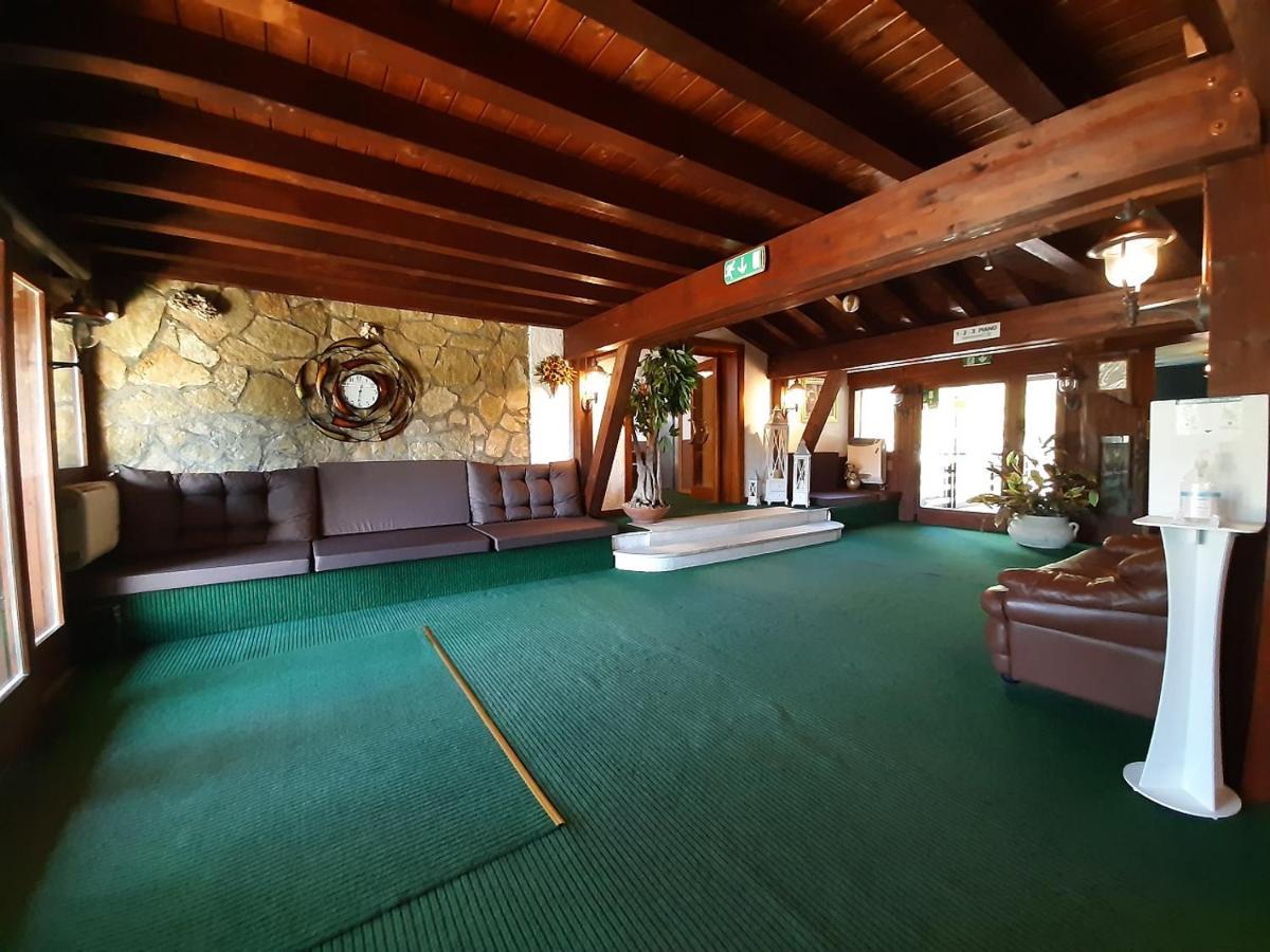 Hotel Orso Bianco Пескасероли Екстериор снимка