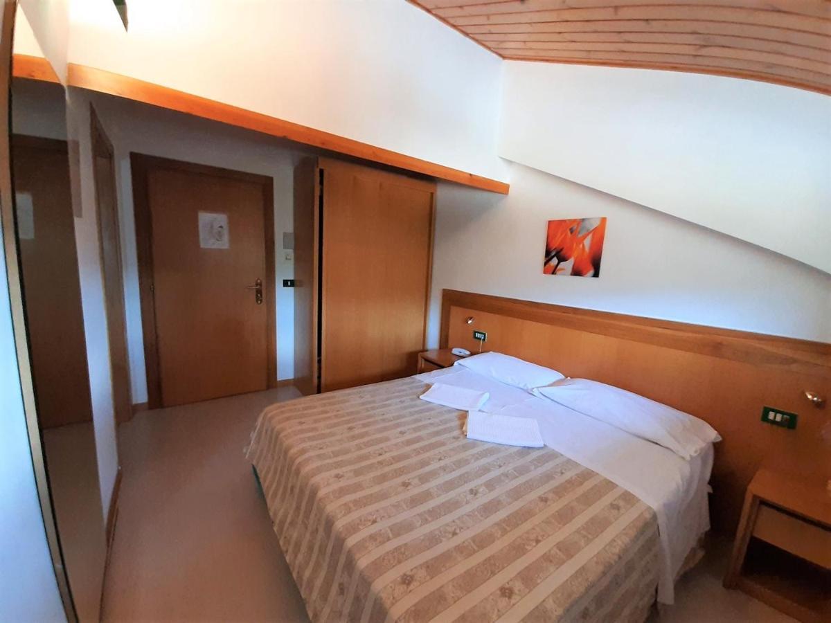 Hotel Orso Bianco Пескасероли Екстериор снимка