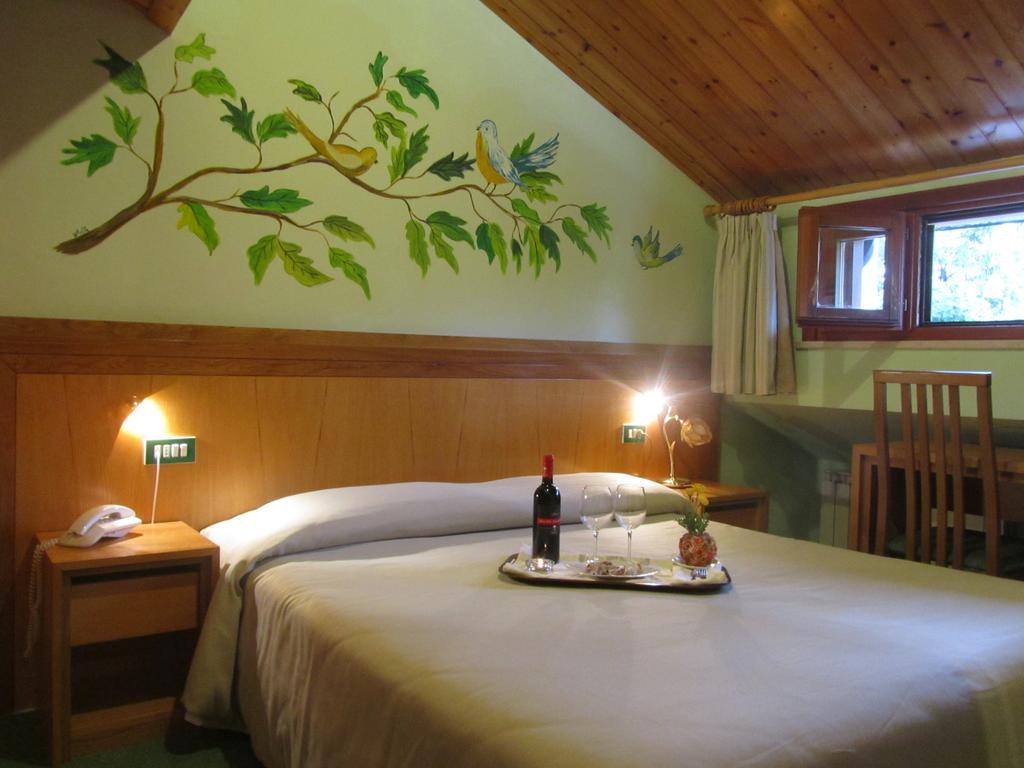 Hotel Orso Bianco Пескасероли Стая снимка