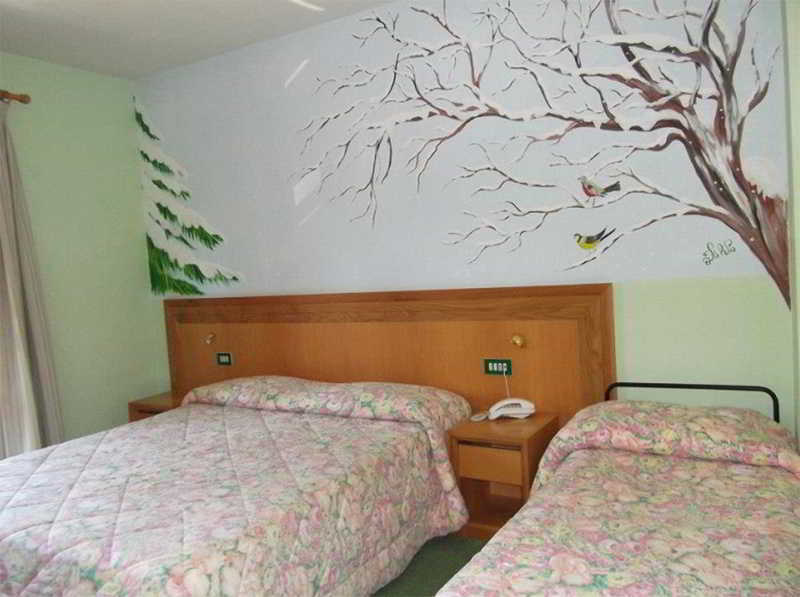 Hotel Orso Bianco Пескасероли Екстериор снимка