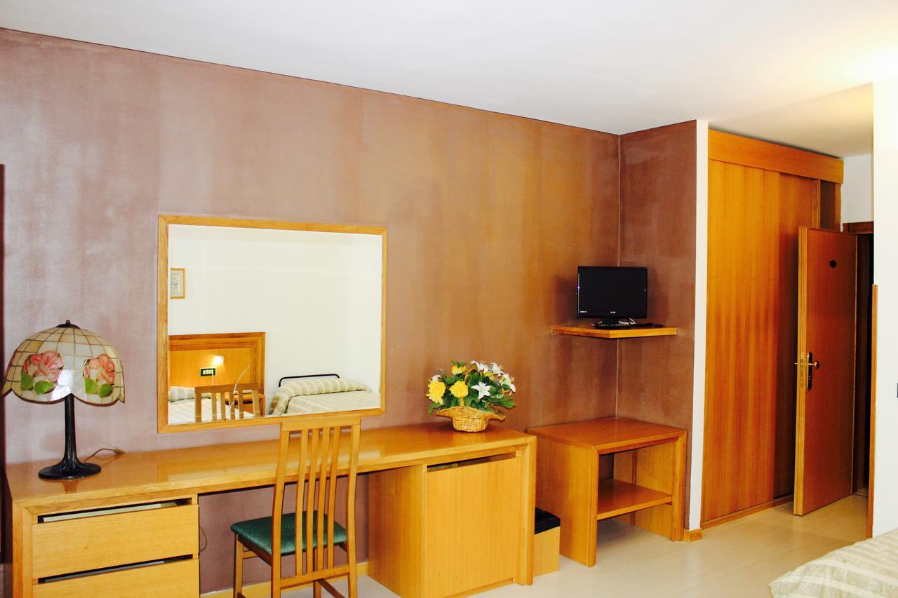 Hotel Orso Bianco Пескасероли Екстериор снимка