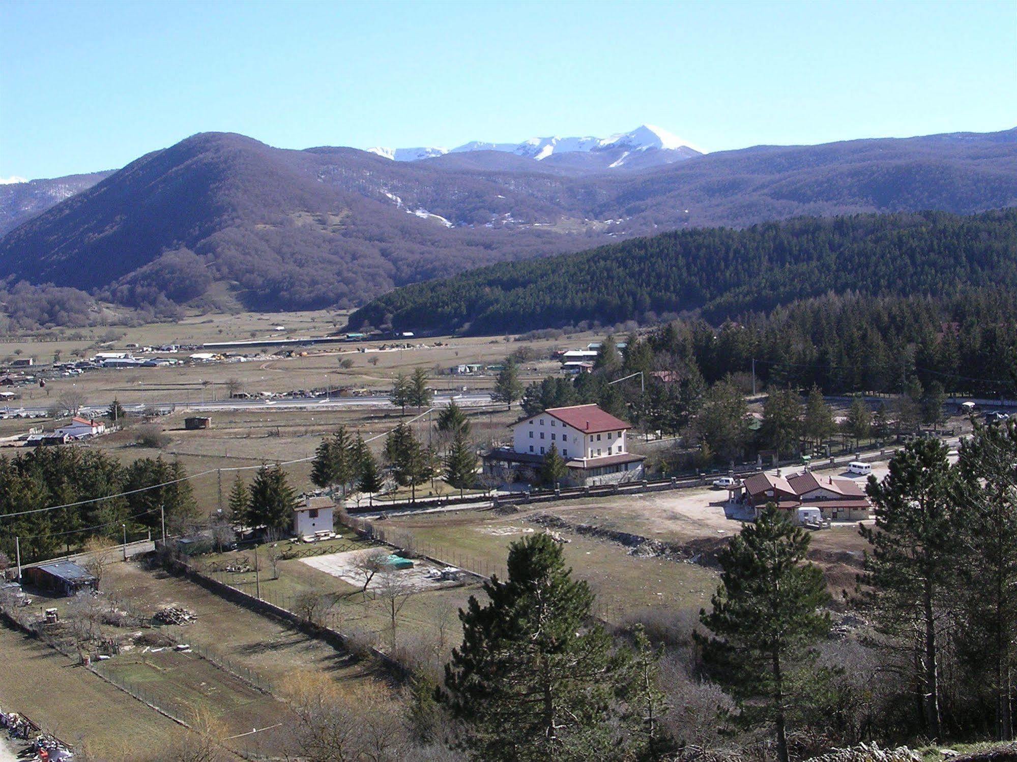 Hotel Orso Bianco Пескасероли Екстериор снимка