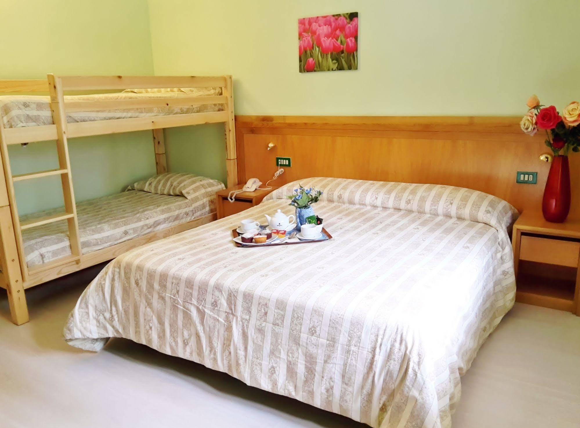 Hotel Orso Bianco Пескасероли Екстериор снимка