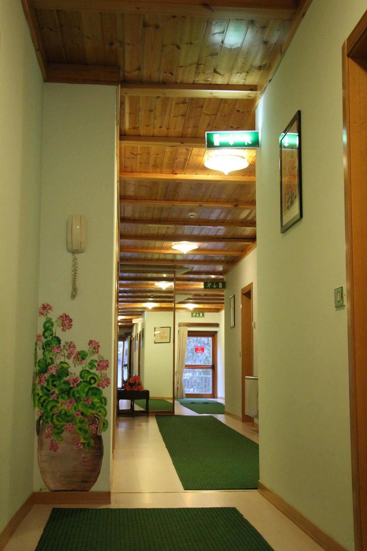 Hotel Orso Bianco Пескасероли Екстериор снимка